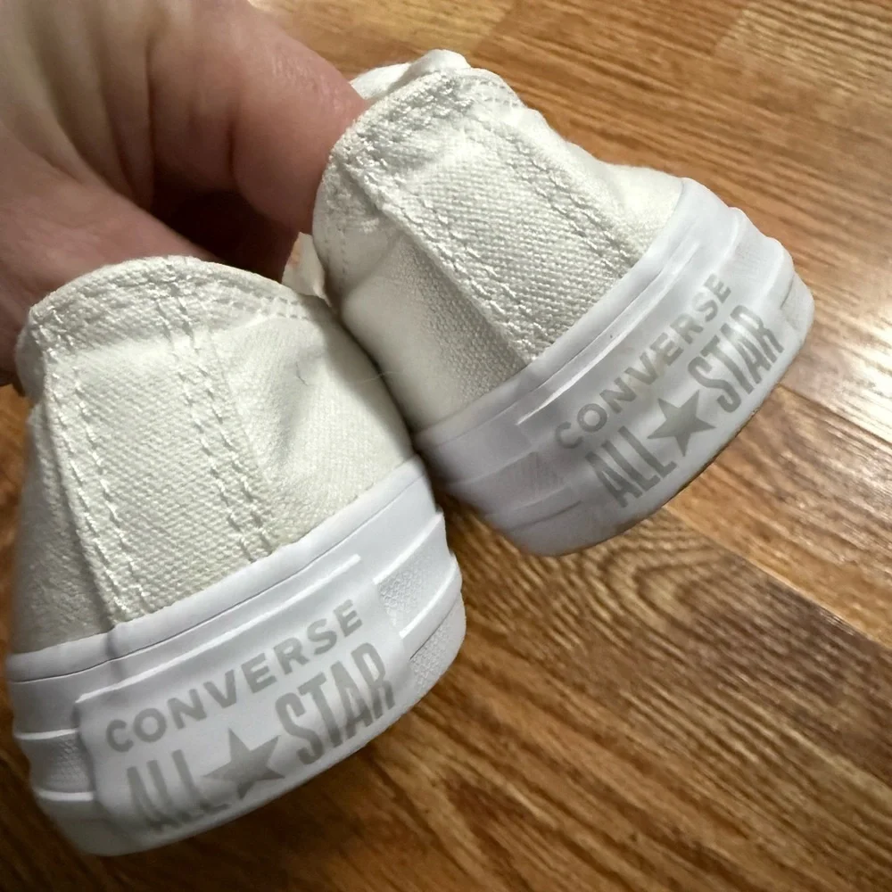 Converse Low Top Canvas Youth Size 2